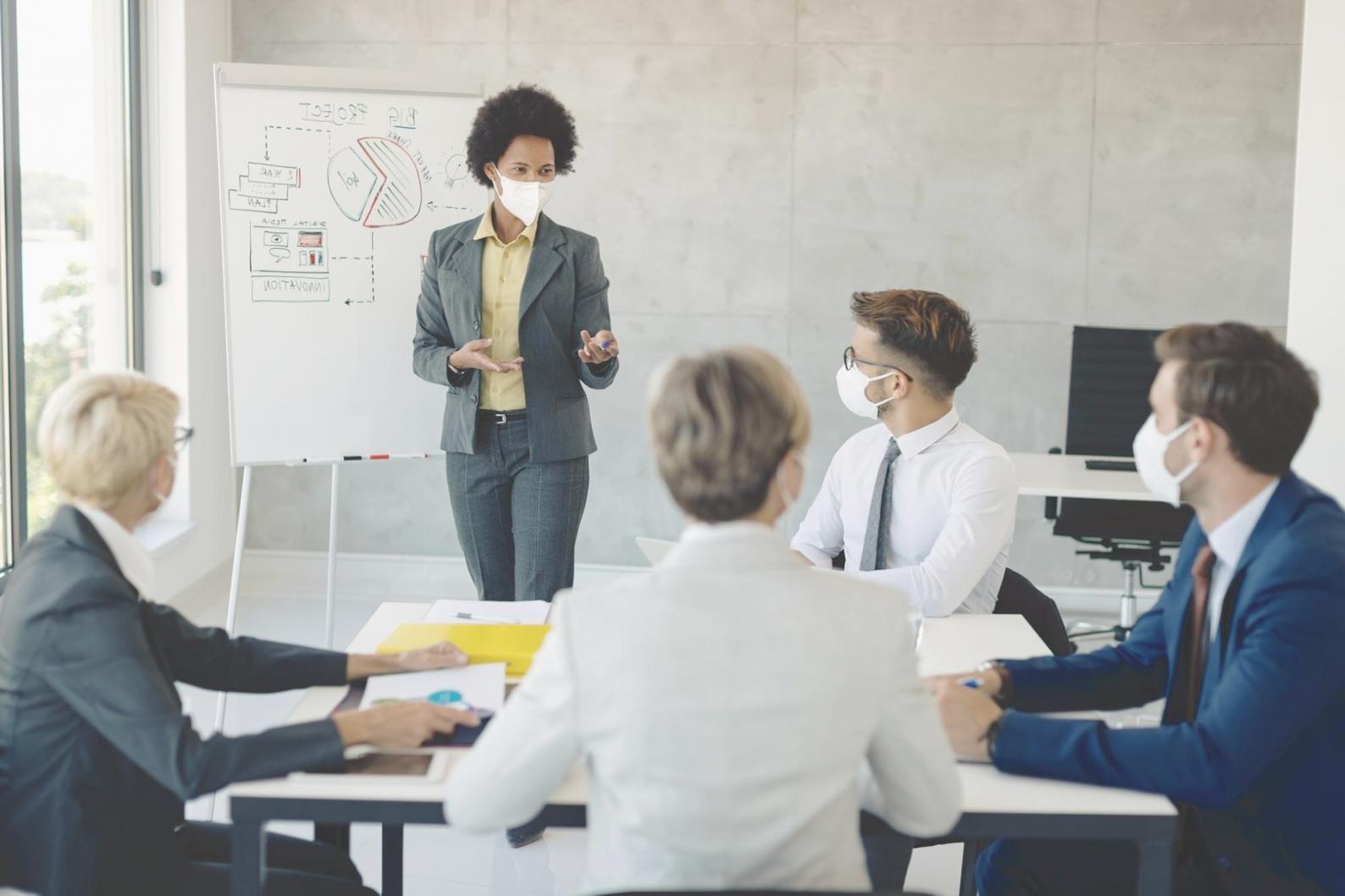 Finanzexperten bei der Portfolioanalyse